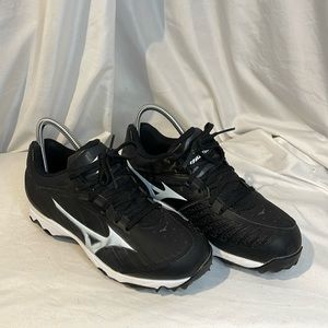 Mizuno Women's 9-Spike Advanced Sweep 3 Softball Shoe SIZE 8